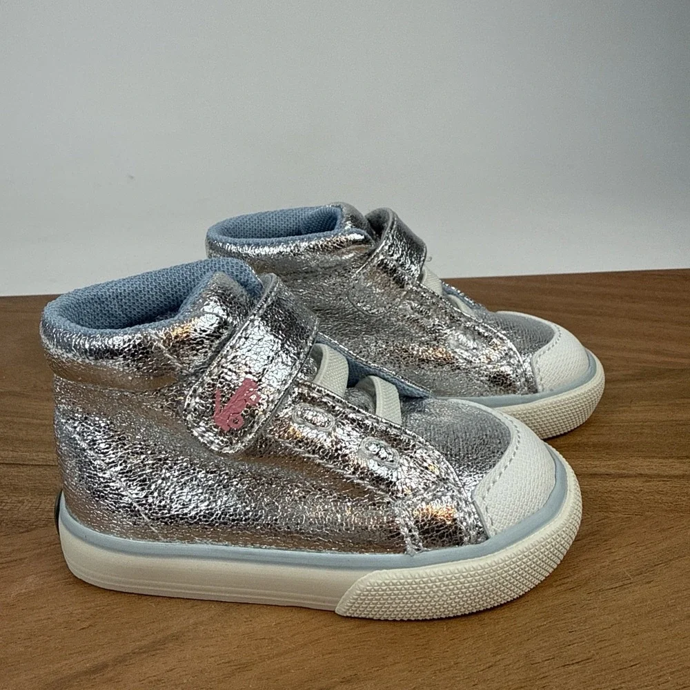 New Little Kids Girls See Kai Run Drew First Walker Silver Sneakers Shoes Size 4